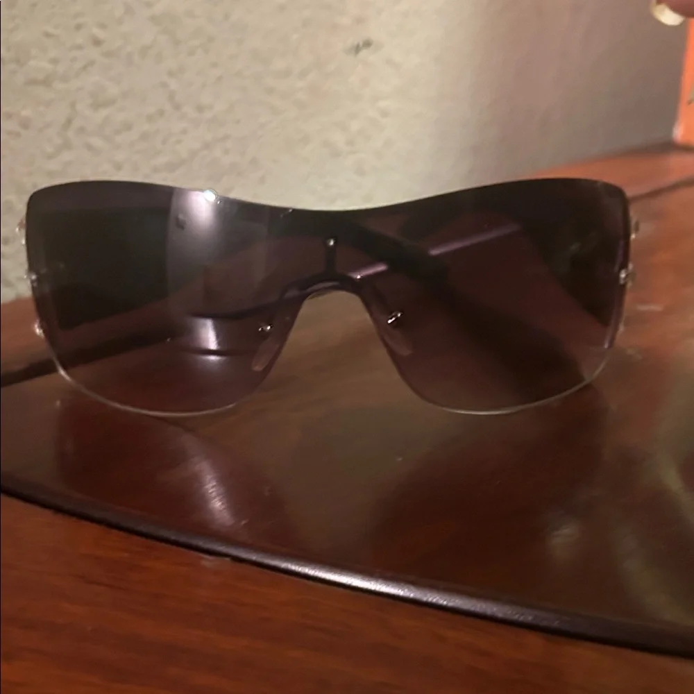 Elusive Cowgirl Stylish Black Sunglasses